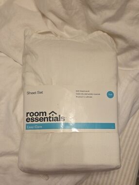 Nwt Room Essentials Easy-Care Twin Sheet Set in White